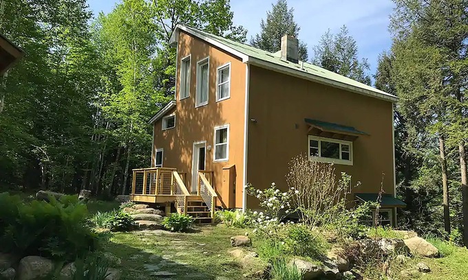 Manchester Center House | NATURE RETREAT BUT MINUTES TO MANCHESTER SHOPS AND SKIING