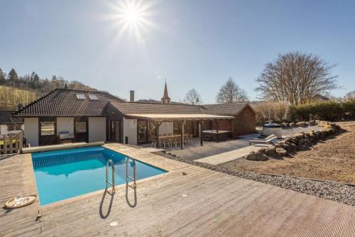Hohenfels-Essingen Villa | Nature Retreat Pool, Hot Tub, Sauna, Hiking-Caves