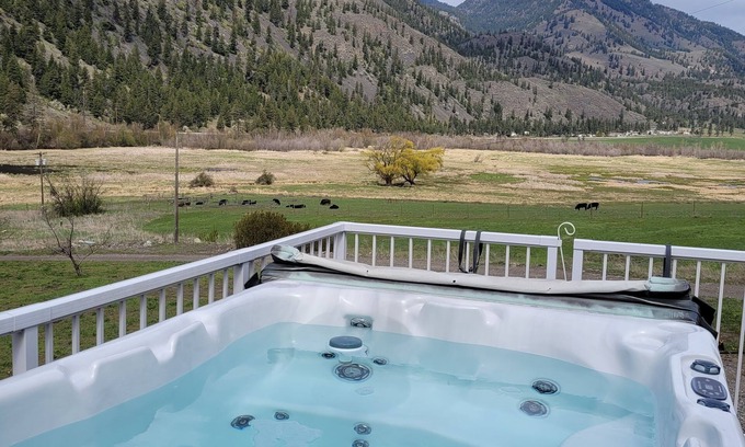 Okanagan-Similkameen House | Nature Retreat Massive House - Hot Tub & Acreage. Lots of Wildlife on ranch.