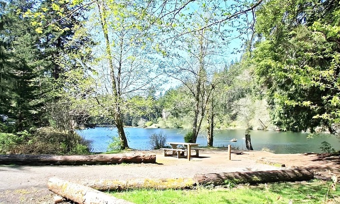 Aberdeen Hotel | Nature Right Outside Your Door at GuestHouse Montesano! Free Onsite Parking