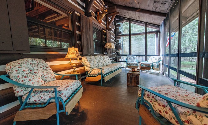 Mayfield House | Nature's Beauty Loft Forks River Lodge