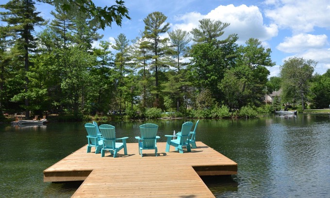 Washago Cottage | Nature's Cottage Washago - Beautiful Private Waterfront property with Hot Tub