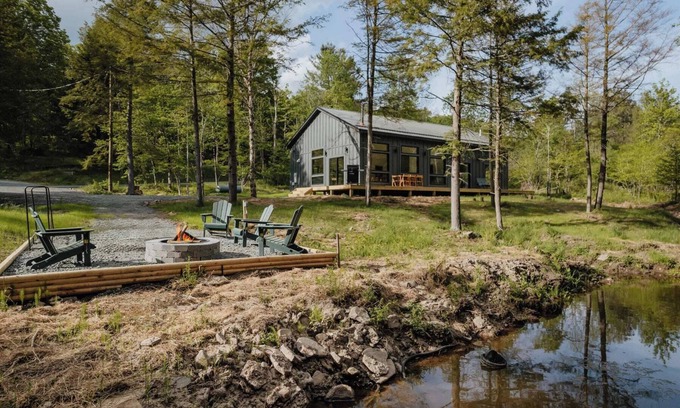 Debruce Cabin | Nature's Edge: Serene/Modern Cabin w.Firepit +Pond