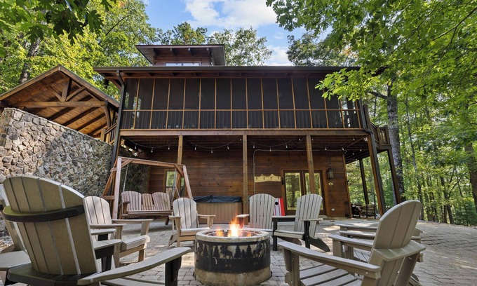 Blue Ridge Cabin | Nature's Escape in the Aska Adventure Area