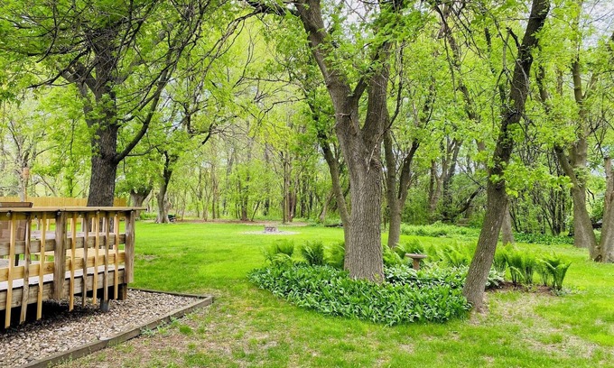Deerfield House | Nature's Haven, near Madison-pet friendly!