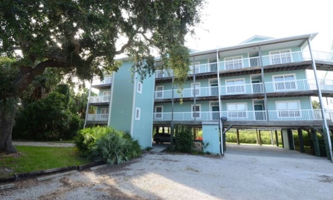 Cedar Key Condo | Nature's Landing A102 Budget Rates Downtown Unit