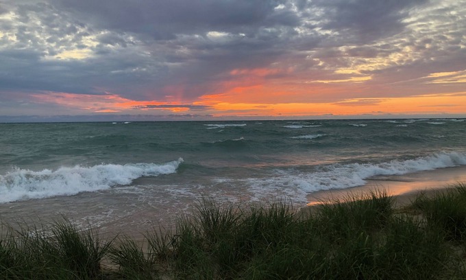 Charlevoix House | Nature's Nook - Hot Tub! - walk to Lake Michigan!