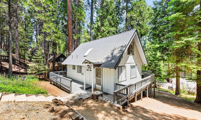 Long Barn Cabin | Nature's Perfect Hideaway near Pinecrest Lake and Dodge Ridge w/AC/Heater &WiFi