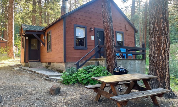 Blairsden-Graeagle Cabin | Nature Sabbatical ~ Charming Cabin on 40 Acres by Feather River