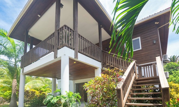 Gibson Bight Villa | Nature/Spotless Villa/4 Bdrms/West End
