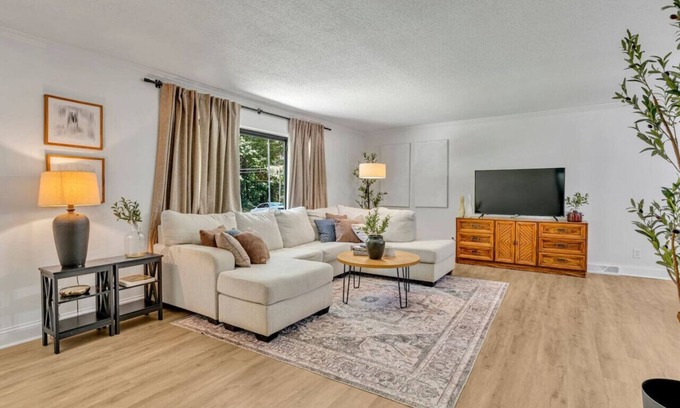 Inglefield House | Nature’s Retreat with Game Room | Hot Tub | Sauna