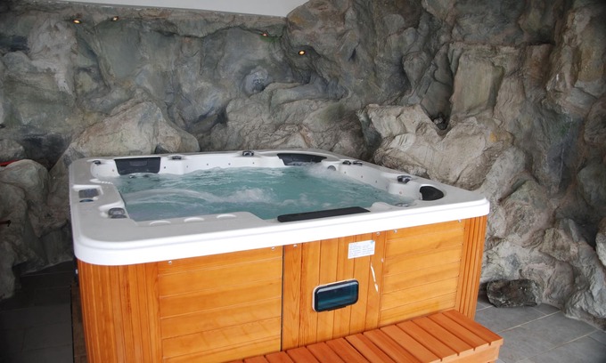St Andra-Hoech House | Naturpark-, Weinbergferienhaus Uhl whirlpool and sauna