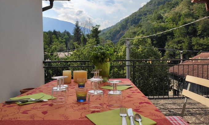 Pornassio Cottage | Natursteinhaus mit Panorama-dachterrasse