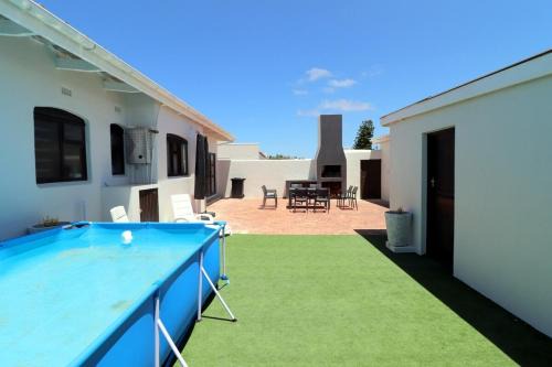 Struisbaai House | Naude House In Struisbaai