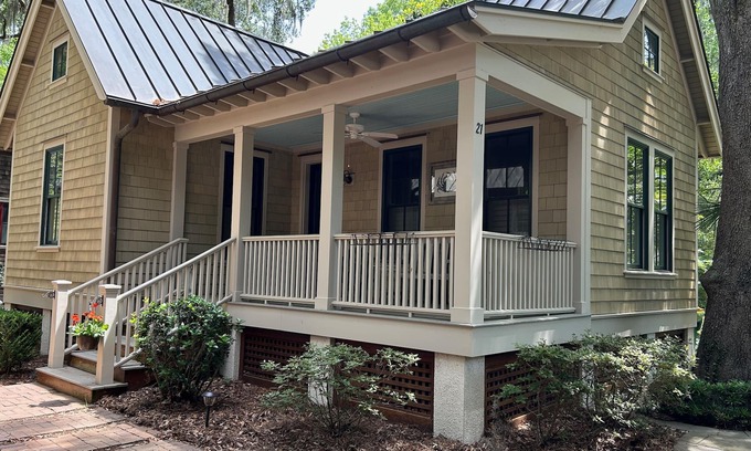 Olde Town Cottage | "Nauti-Jayne" coastal cottage in Historic Old Town Bluffton