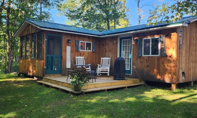 Rooseveltown Cabin | Nauti river cabin on Deer river Brasher with A/C and wifi