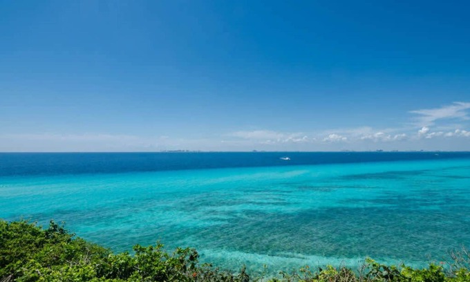Isla Mujeres Condo | Nautibeach Condo 4 offers patio living, pool and beach access