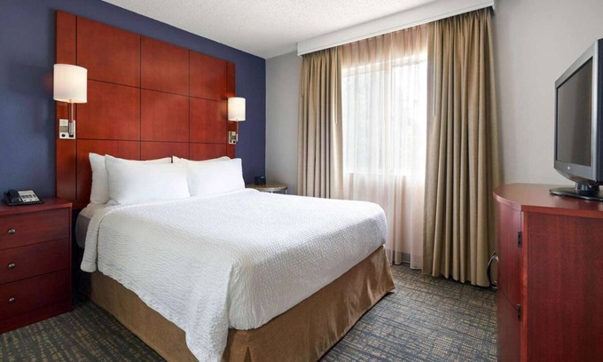 Parole Apartment | Nautical Adventure Awaits in Annapolis Suites! Pets Allowed Here! Free Breakfast