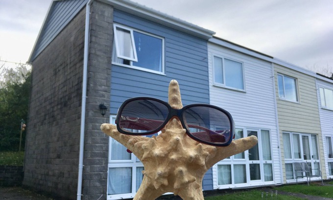 Pembroke Ski Chalet | Nautical and nice! A few steps from a lovely sandy beach. WIFI INCLUDED.