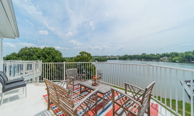 Mount Mourne Condo | Nautical Nest by SoCharm | Next To Restaurants and Community Pool!