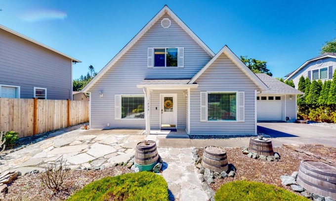 Coupeville House | Nautical View Getaway