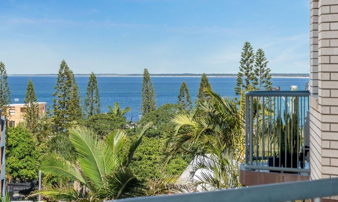 Kings Beach Apartment | Nautilus Unit 3 Kings Beach QLD