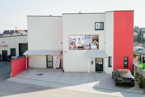Wiener Neustadt Apartment | Nava Motel & Storage