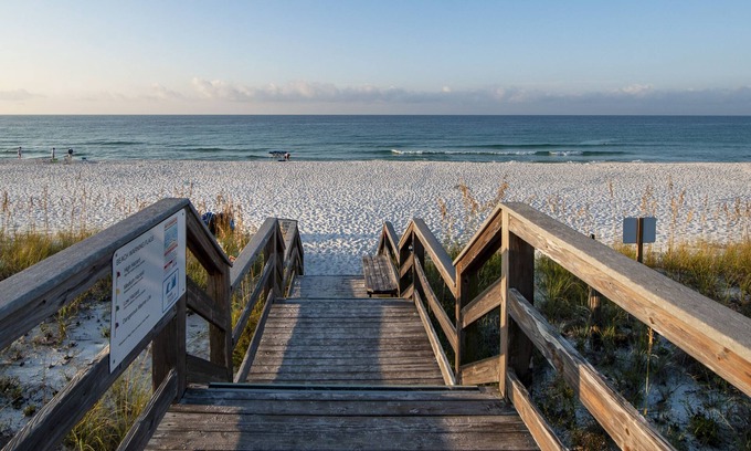 Navarre Beach Condo | Navarre Manor: Steps from the beach!
