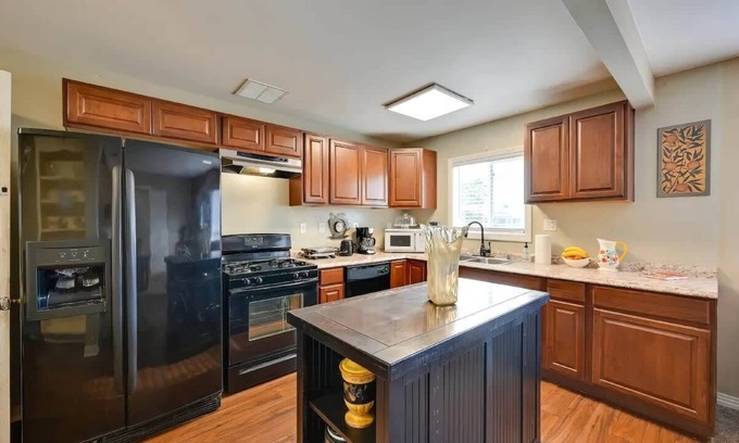 Bostonia House | Navigate Stays 5 Bed Home w/ Private Pool