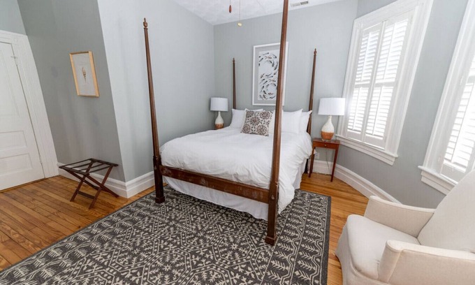 Edenton Bed & Breakfast | Navigator Room - Captain's Quarters Inn, Downtown Historic Edenton