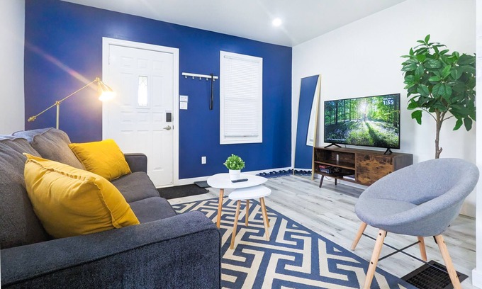 East Windsor House | Navy gold dream - 2 bedroom house w/work station