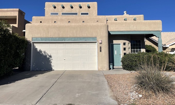 Northeast Heights House | NE Heights Home! Mountain and city Views!