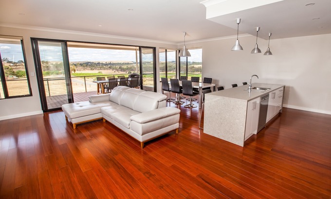 Clare Villa | Neagles Retreat Villas 3-2 bedrooms