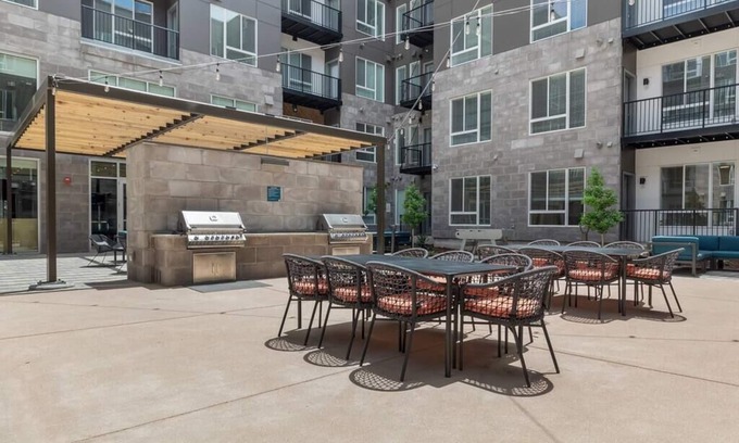 Jewell Heights - Hoffman Heights Apartment | Near Airport/Walk to Children's Hospital