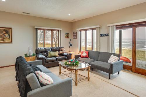 Howard Lake House | Near All-Season Trails Howard Lake Home with Dock!