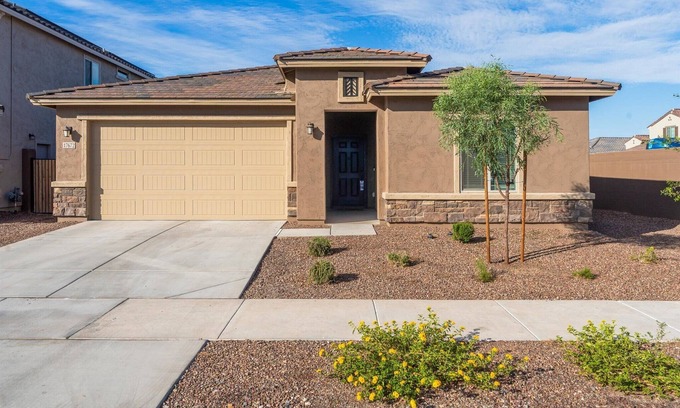Goodyear House | Near Ballpark+Golf | EV Charger in Garage