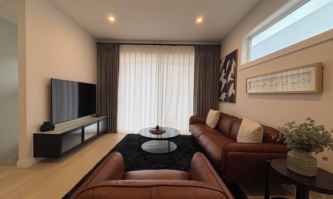 Keith House | Near Banff Pondside Bliss Central AC Garage