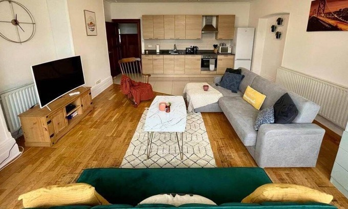 Calder Bridge Apartment | Near Beach 3 BR Apartment