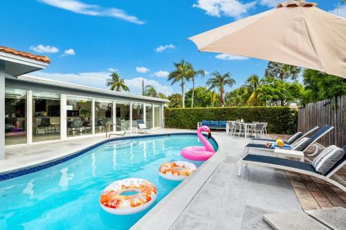 Deerfield Beach House | Near Beach Private Pool King Bed
