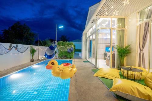 Cha-am Villa | Near Beach Three Pool villa