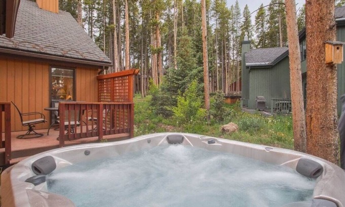 Warrior's Mark West House | Near Bus Stop, 4 bd, Pet Friendly, Hot Tub