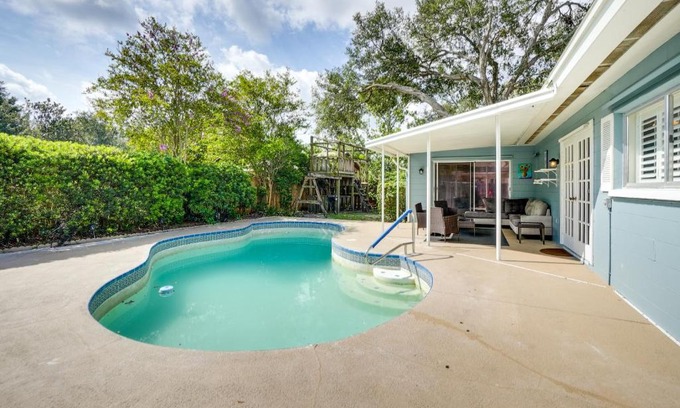 Palm Harbor House | Near Busch Gardens Sunny Florida Retreat with Pool!