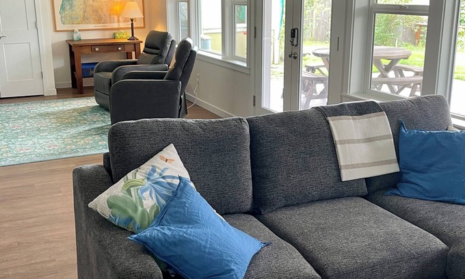 Amazon House | Near campus: entire home/apartment w/private entrance, patio, and beautiful view