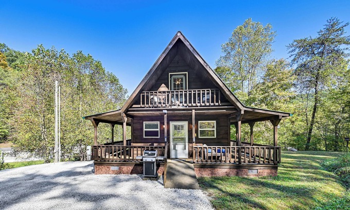 Clearfield Cabin | Near Cave Run Lake: Cabin w/Porch & Yard!