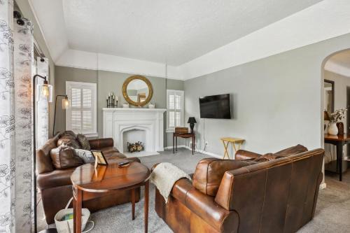 Shaker Heights Apartment | Near CLE Clinic UH & Case Western