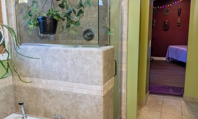 Mount Pleasant House | Near CMU and casino with Hot Tub, gym, fireplace