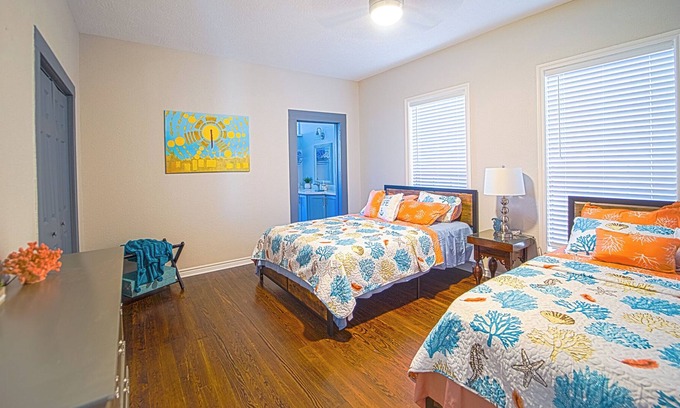 Garland House | Near Dallas & Richardson - King bed with free wifi/parking/hulu