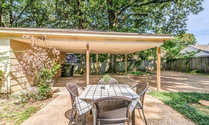 Hickory Hill House | Near Dining, Shopping, Parks! Tranquil Fox Trails