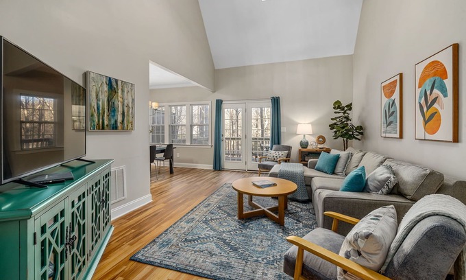 Cary House | Near downtown Cary & RDU. Easy access to Raleigh, Durham and local venues.