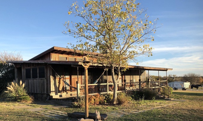 Weston Cabin | Near downtown Celina square, restaurants, grocery stores and local wineries.